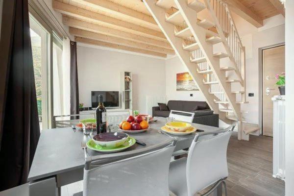 Appartamento Grande Terrazza Vista Lago Parzanica Екстер'єр фото